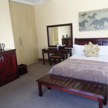 The Links Guest House Pretoria-Noord Extérieur photo